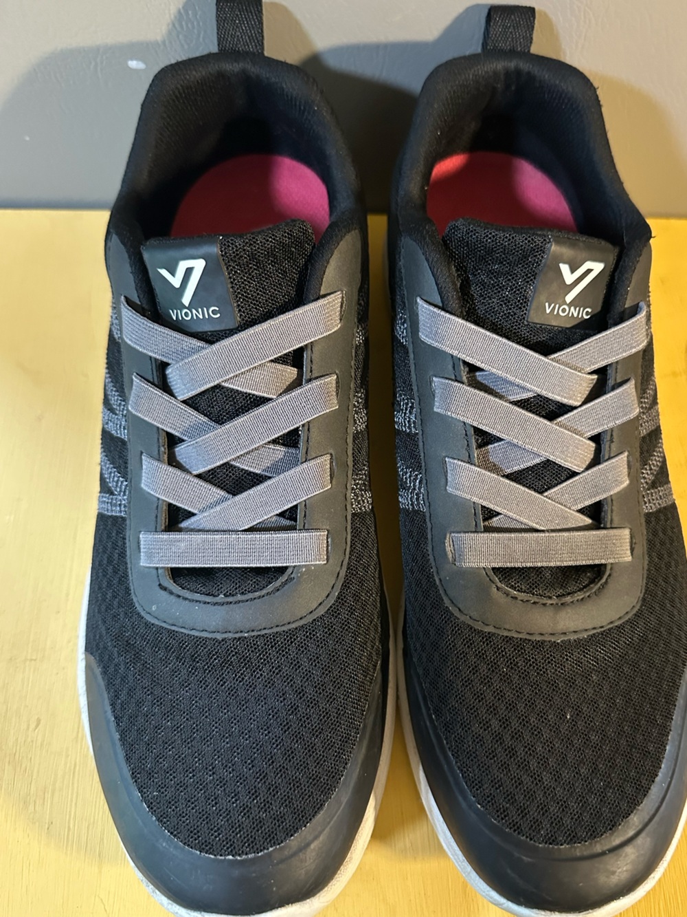 Vionic Shay Black Sneakers with Gray Laces and Pink Inner Lining 10 Wide